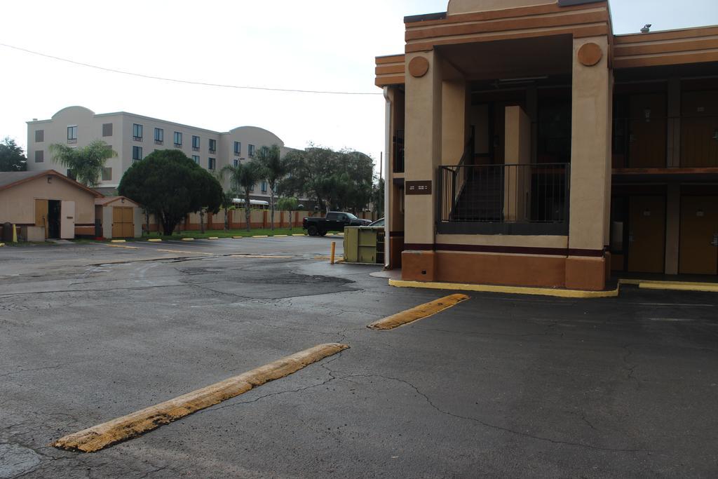 Tampa Inn Near Busch Gardens Zewnętrze zdjęcie