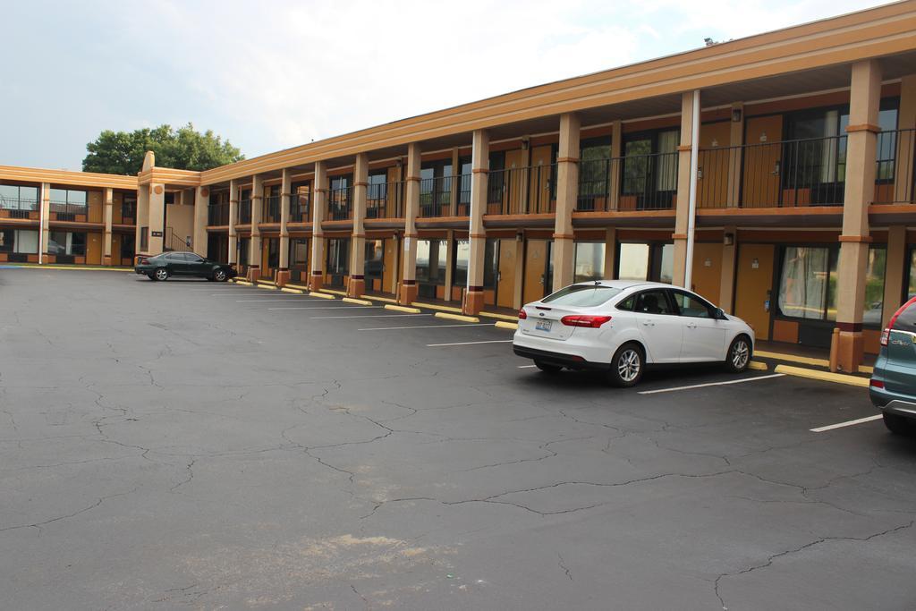 Tampa Inn Near Busch Gardens Zewnętrze zdjęcie