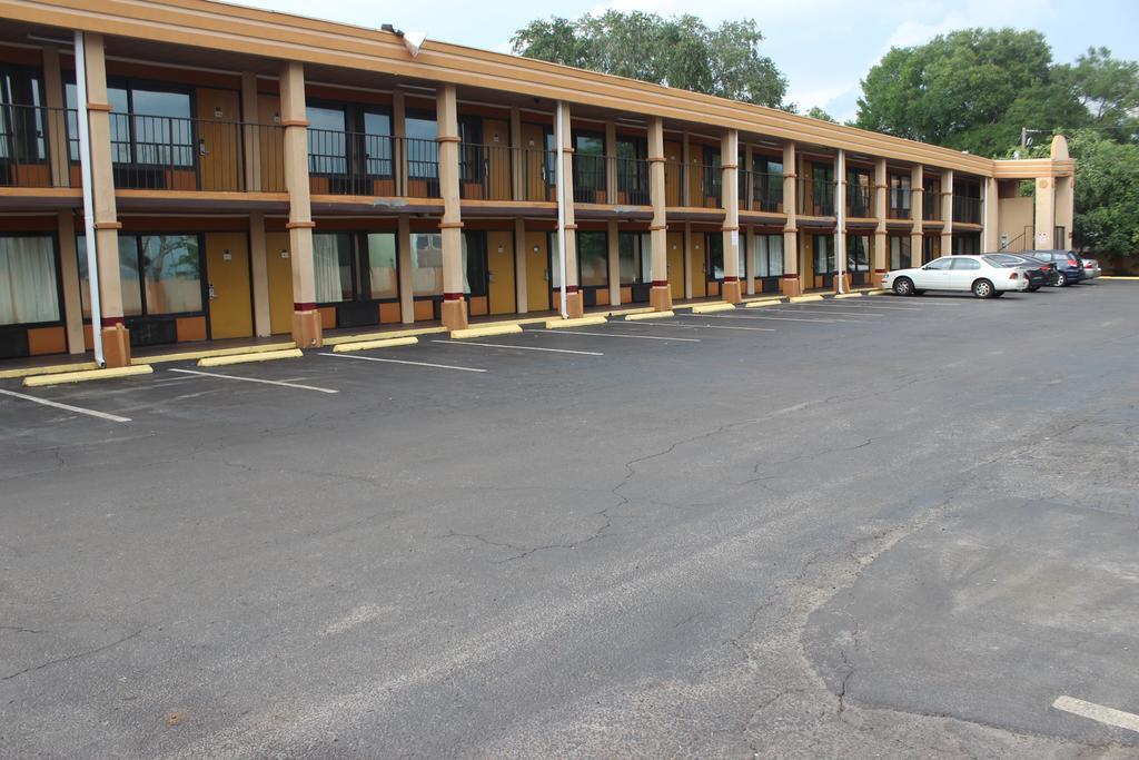 Tampa Inn Near Busch Gardens Zewnętrze zdjęcie