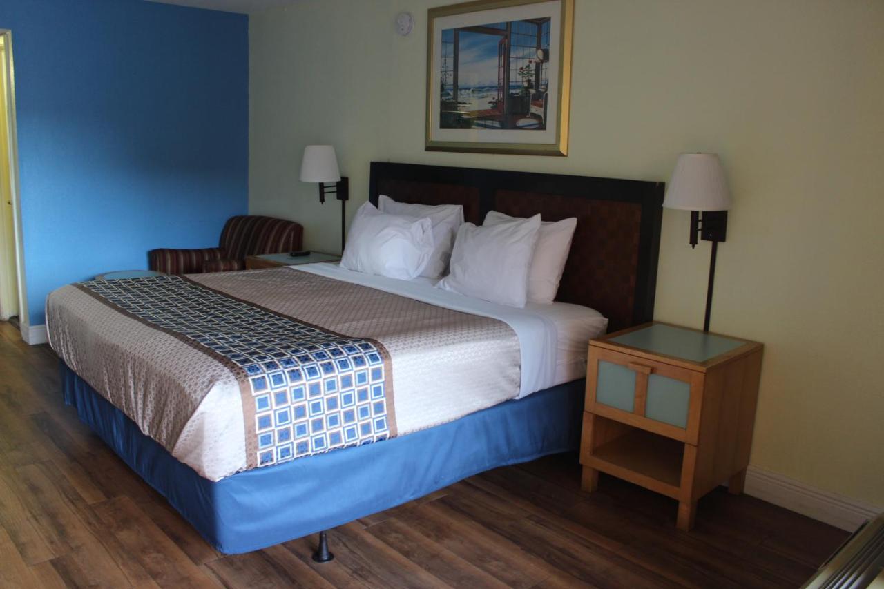 Tampa Inn Near Busch Gardens Zewnętrze zdjęcie