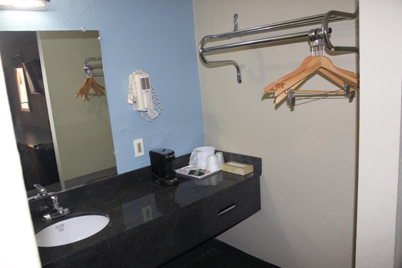 Tampa Inn Near Busch Gardens Zewnętrze zdjęcie