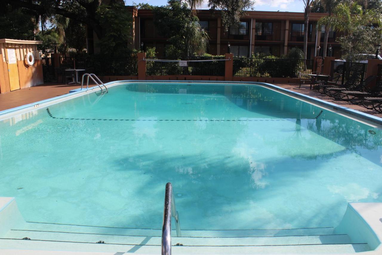 Tampa Inn Near Busch Gardens Zewnętrze zdjęcie
